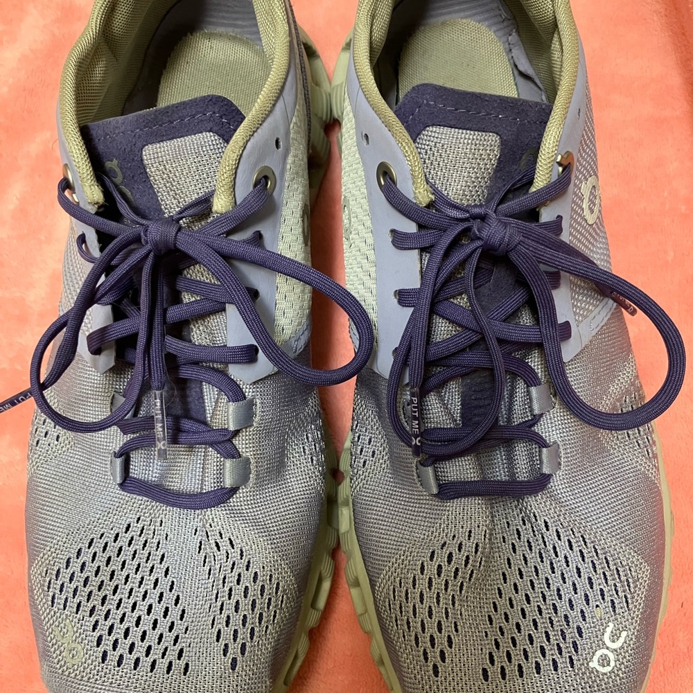 On Cloud Women”s Shoes Size 8